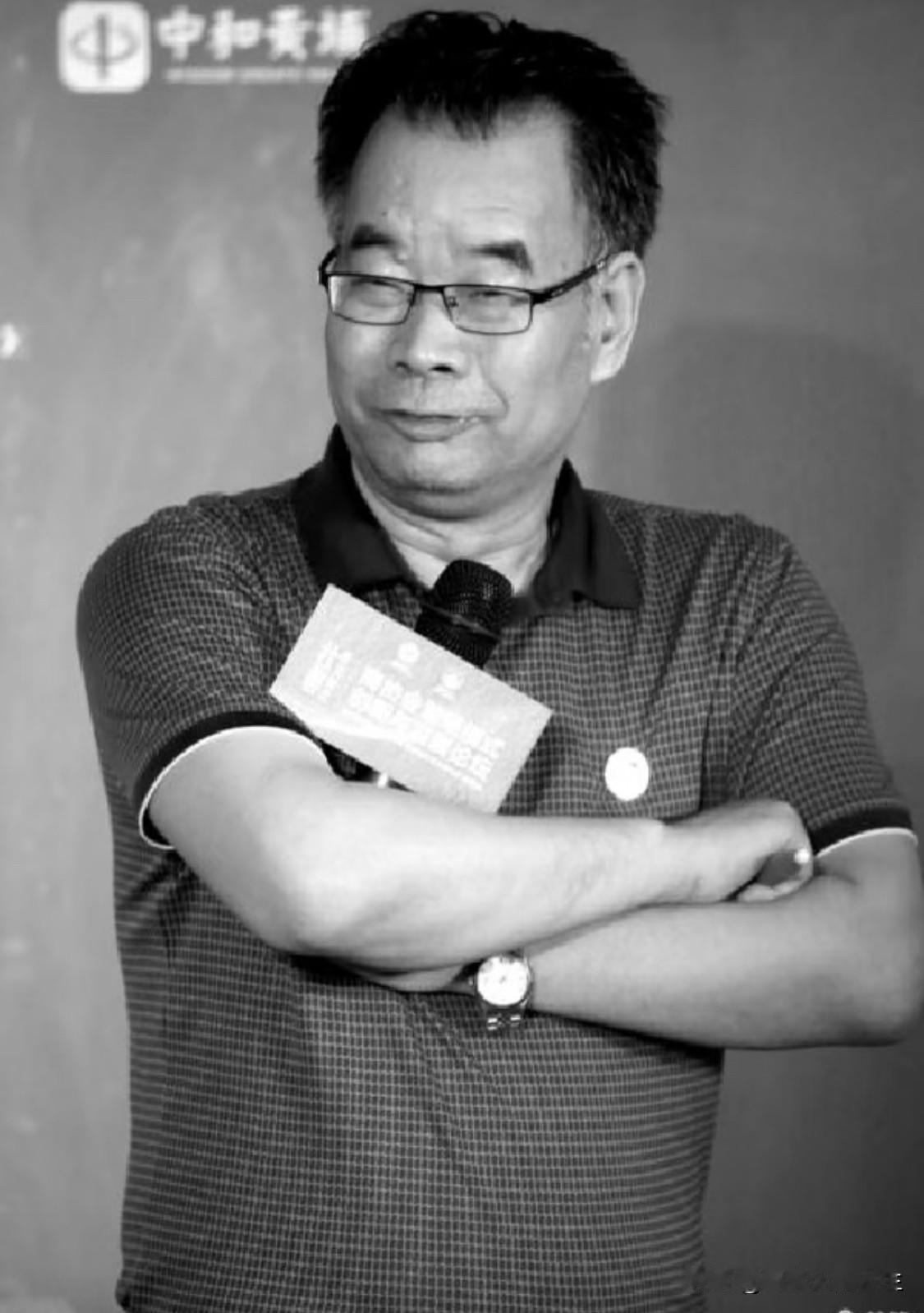 作家郭春林有一句人间清醒的感悟：
“和不聪明的人沟通，最痛苦的从来不是他的愚蠢，