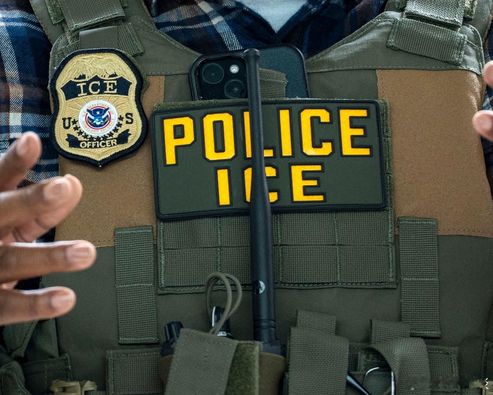 【86岁的法国寡妇在经历ICE拘留折磨后乘飞机回国】（卫报）一名八十多岁的法国妇