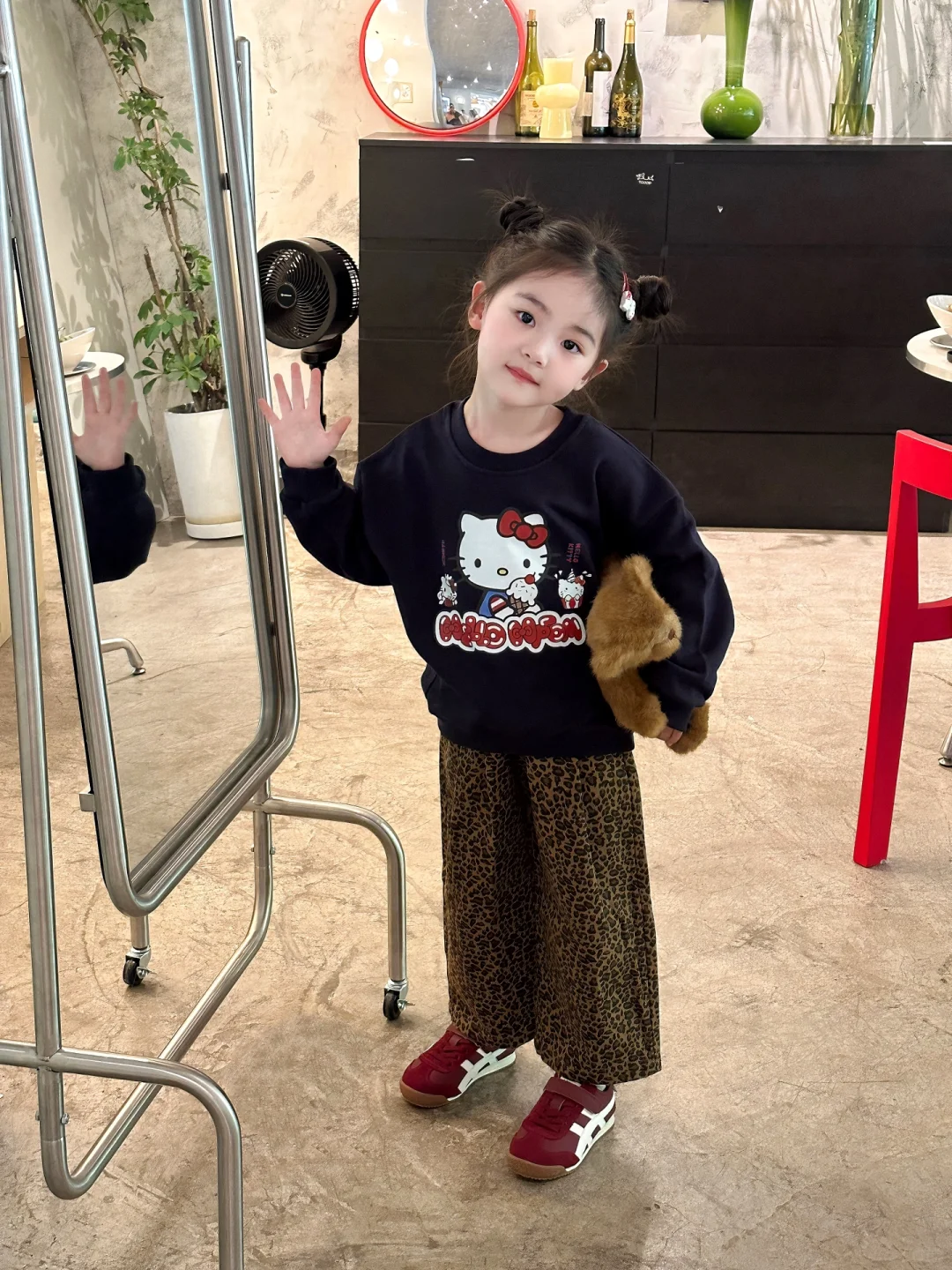 听我的 姿势越怪 拍照越可爱～