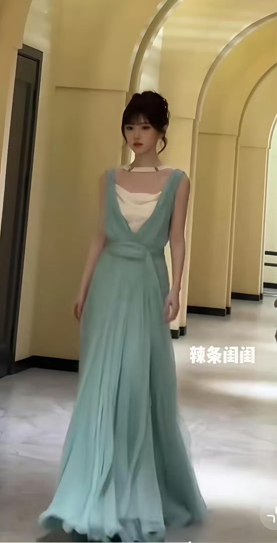 鞠婧祎今日《万花世界》路透，这套太美了，像童话世界里的公主。 ​​​