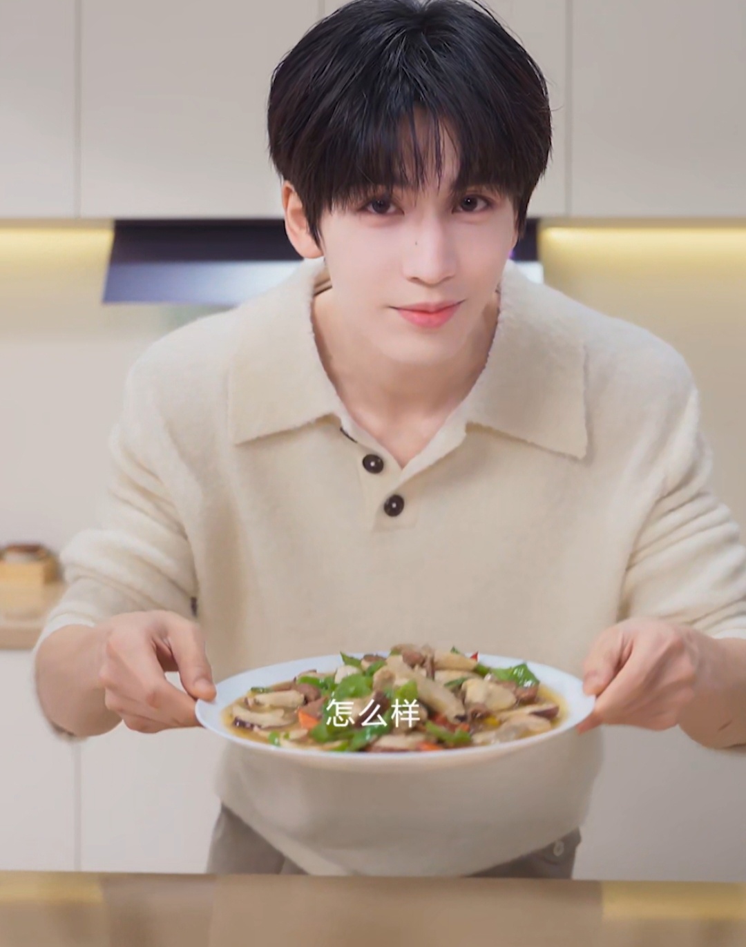 张凌赫解锁华帝人生净界 华帝厨电好用好看好清洁华帝品牌代言人张凌赫华帝官宣张凌赫