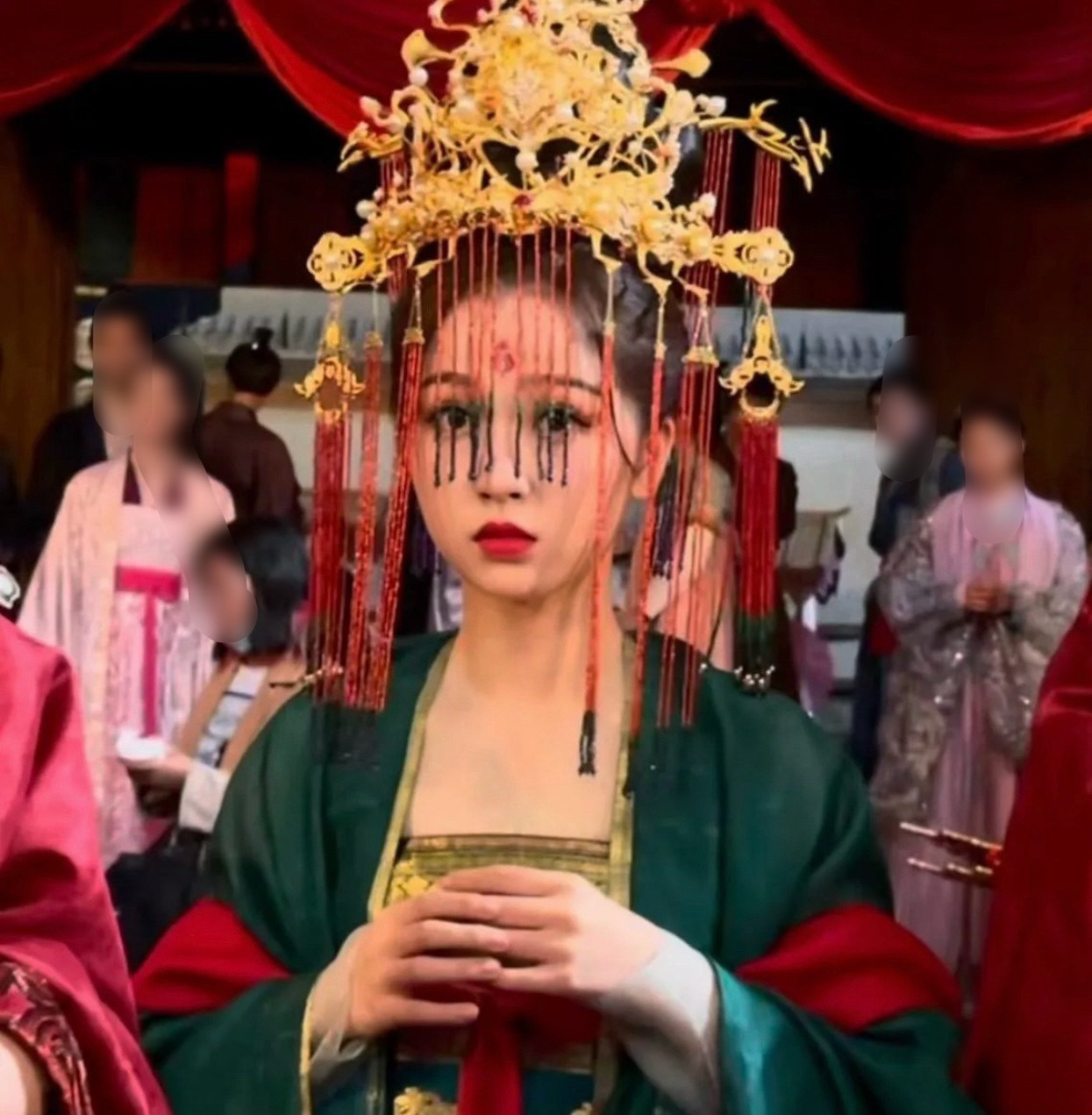易小雅给窝鱼做的一些婚服造型… 云之羽是侍慧做的… 