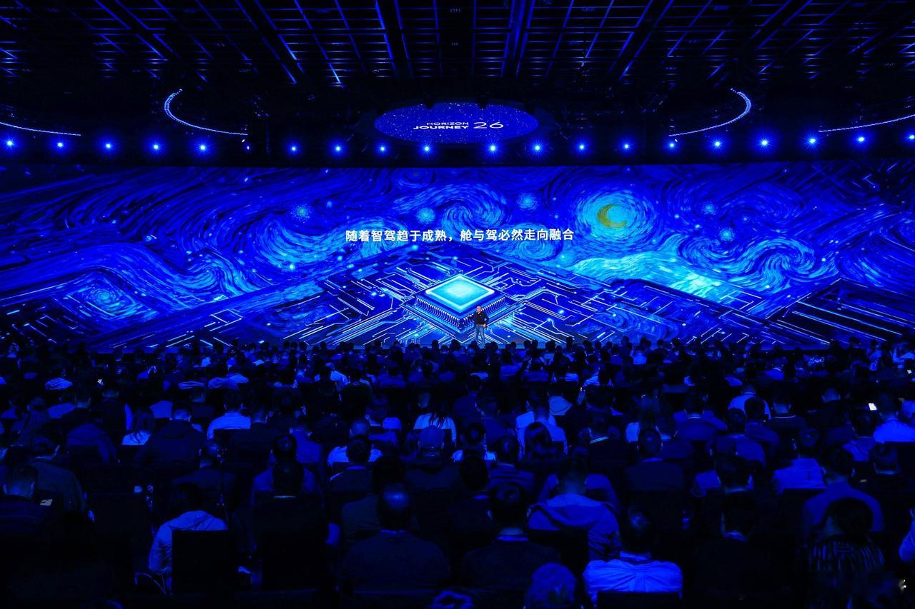 【星空 Starry 6P 发布：舱驾融合芯片如何定义下一代智能车】集成是计算系