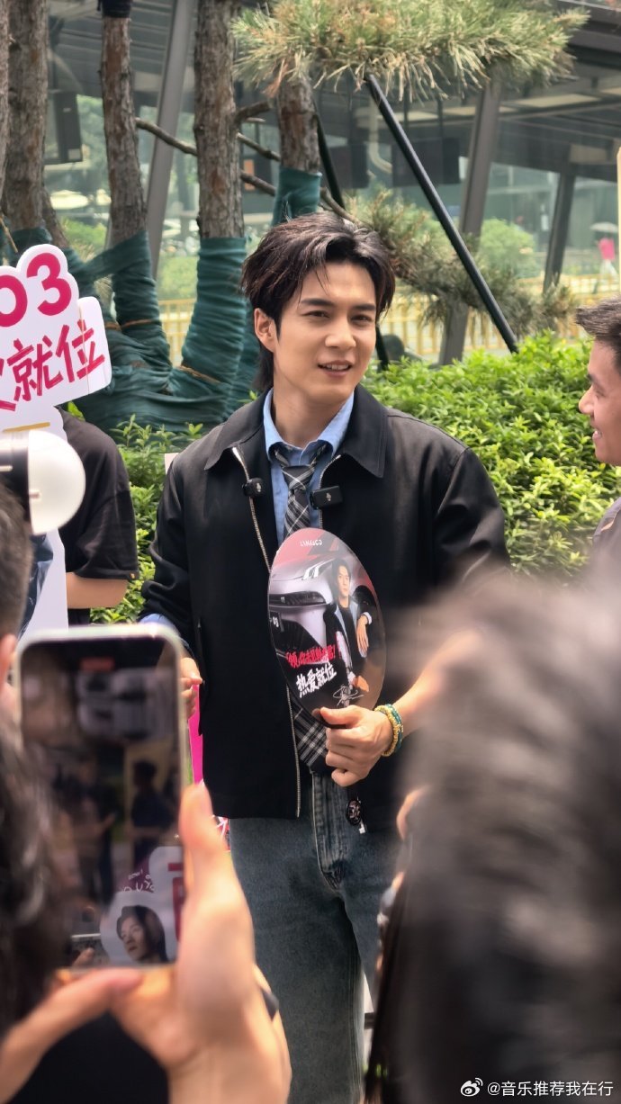 韩东君当同事是什么体验 当韩东君同事是什么神仙体验？扫楼是帅气搭子，游戏环节玩得