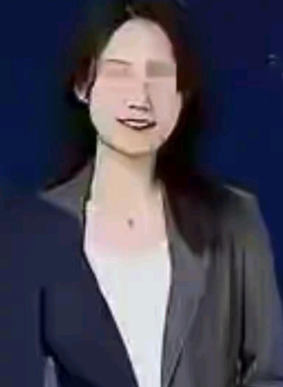 “不要紧张，打一针就好了”。
当着车出租车司机的面，男人把女人塞进出租车，死死按