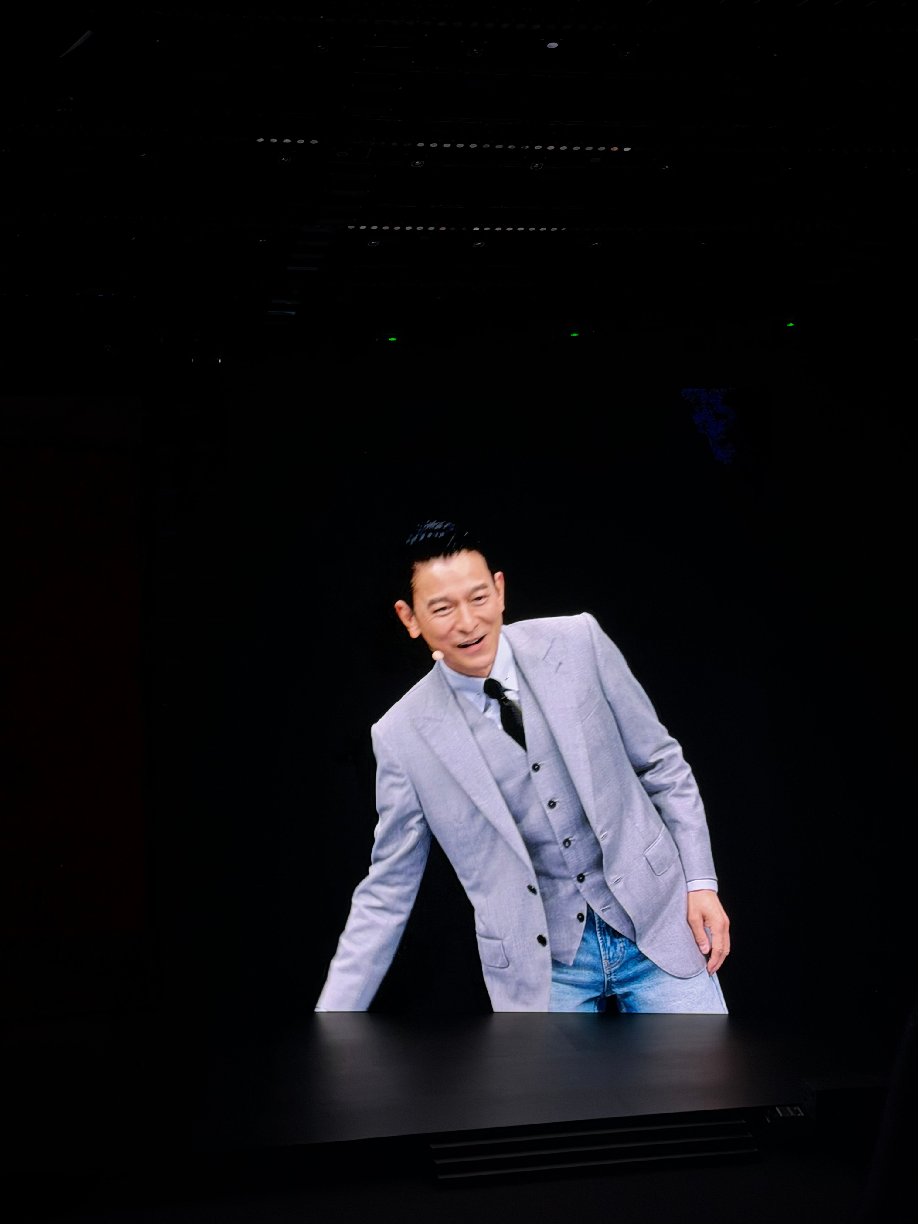 华为Mate XT 2 非凡大师品牌大使刘德华现身发布会现场，再次诠释非凡大师品