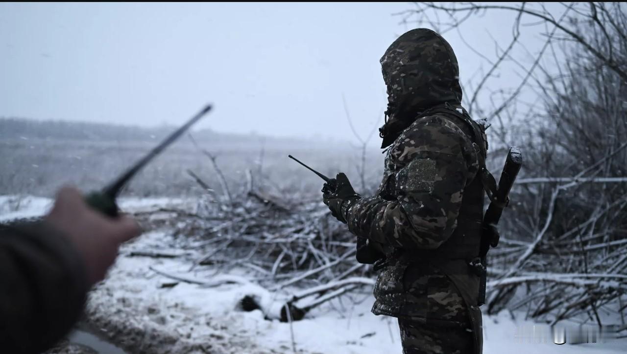 据俄罗斯国防部消息，当地时间1月11日，俄罗斯武装力量“第聂伯河”集群部队经过积