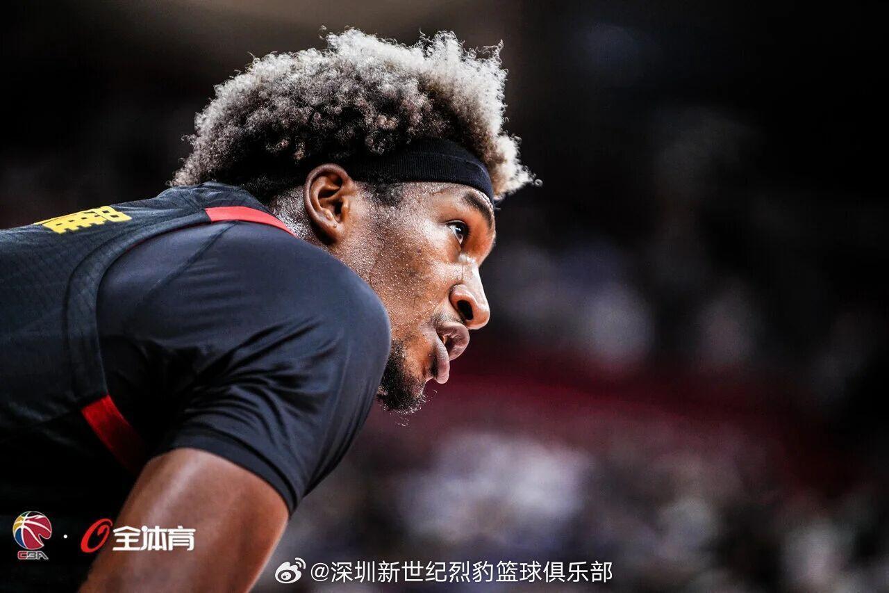 深圳男篮15连胜 凭借下半场的流畅进攻，深圳马可波罗最终坐镇主场以106:96拿