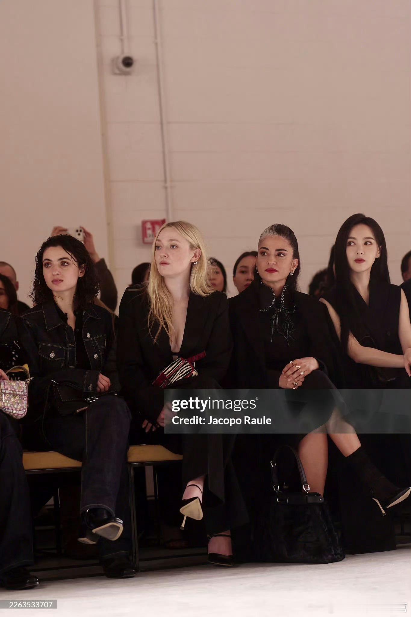 唐嫣｜米兰时装周G社生图Fendi女王就这样盘靓条顺，出彩、出众、出挑、出色！ 