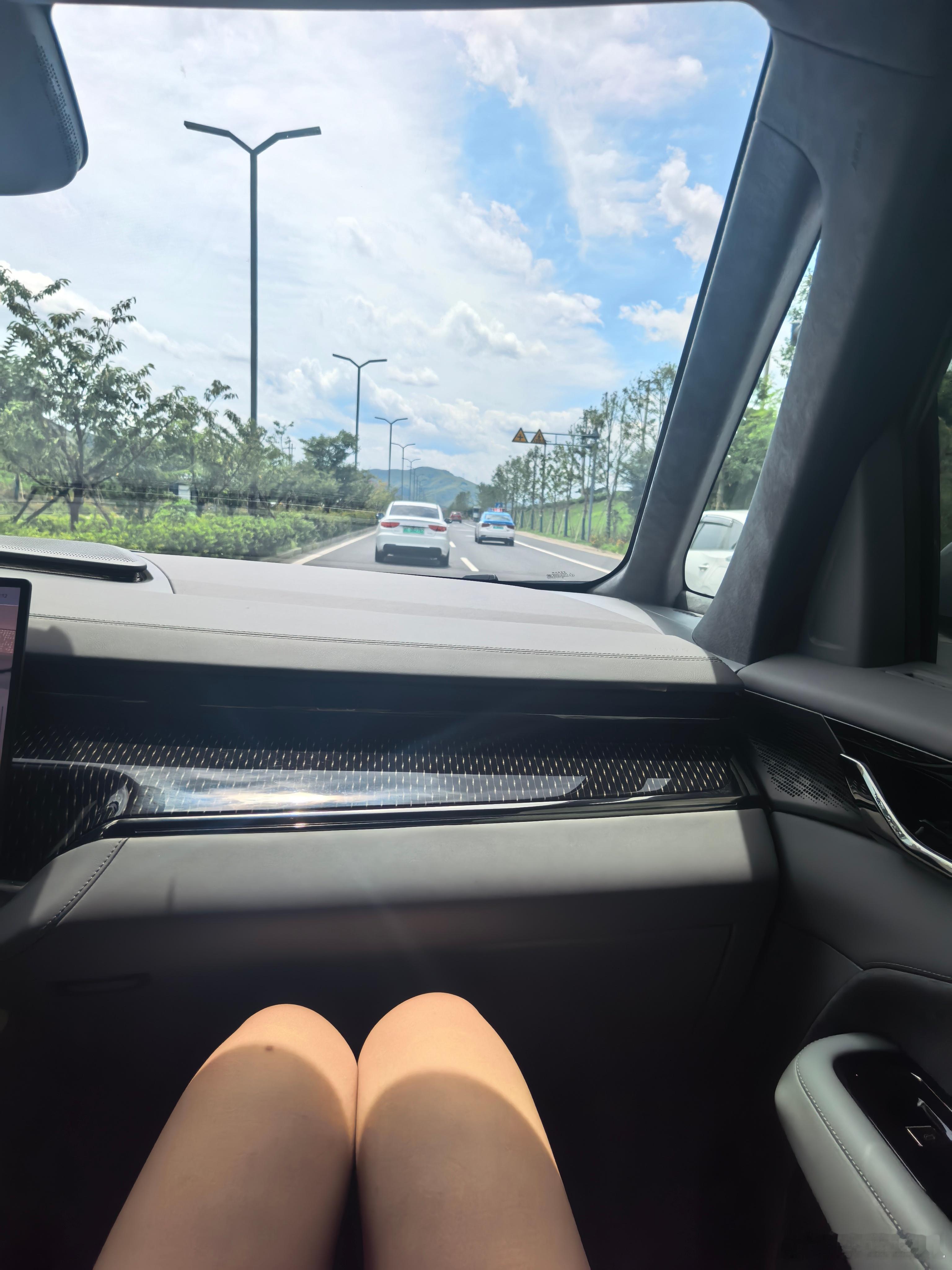 大家猜猜我现在坐了什么车？又到哪里了？ ​​​