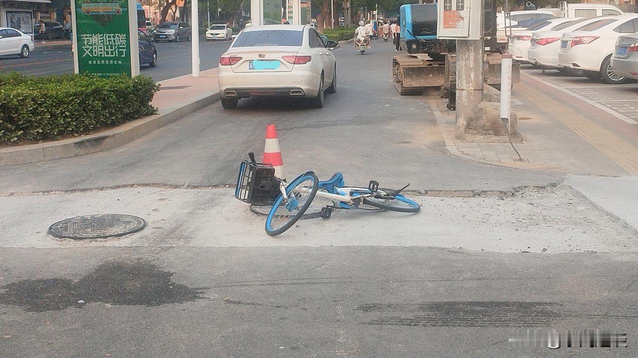 这是自行车不是警示墩[握手]