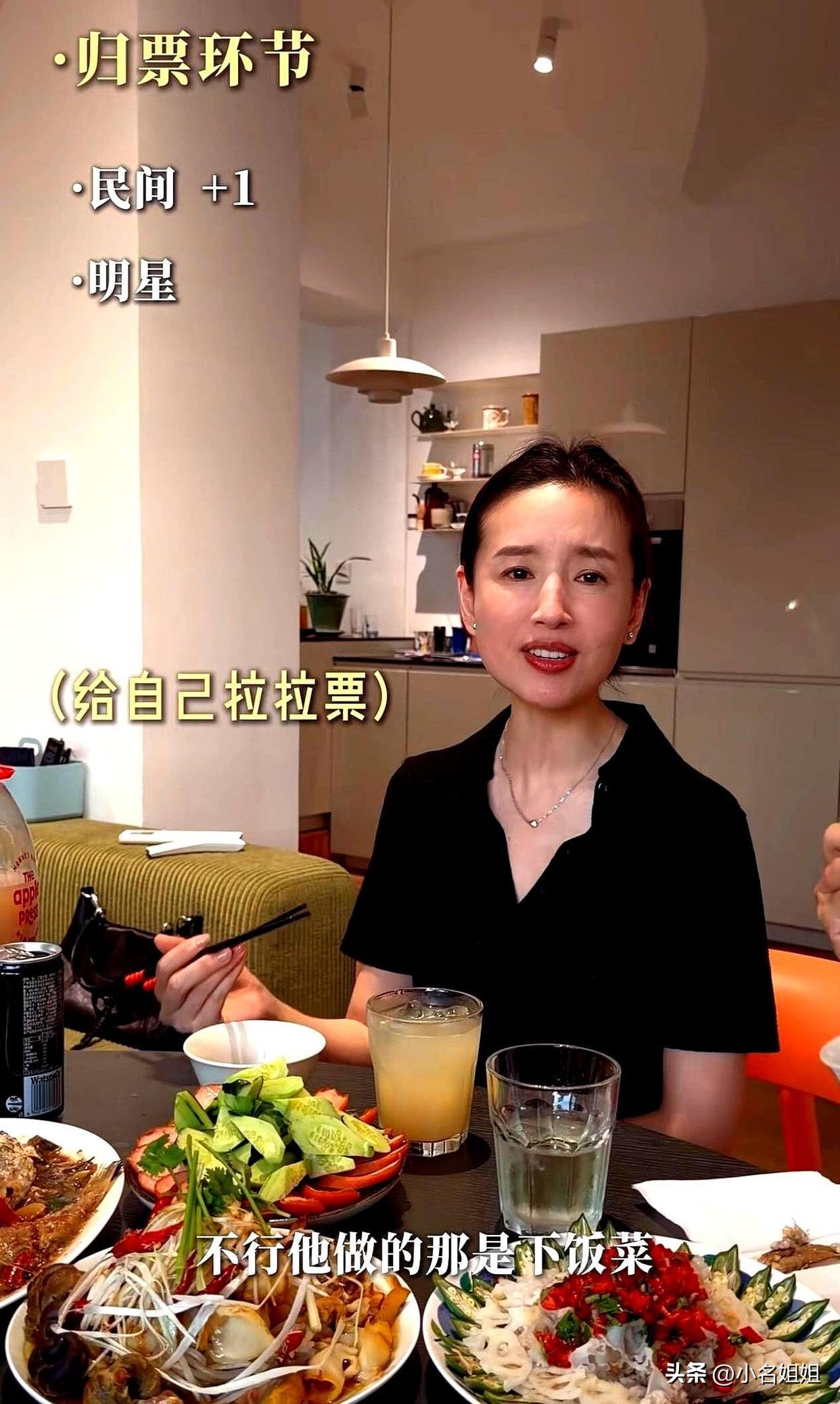 儿子搬走了。
抚养权给了前夫。
她却笑着回了大连老家。

当初全网都等着看董洁崩