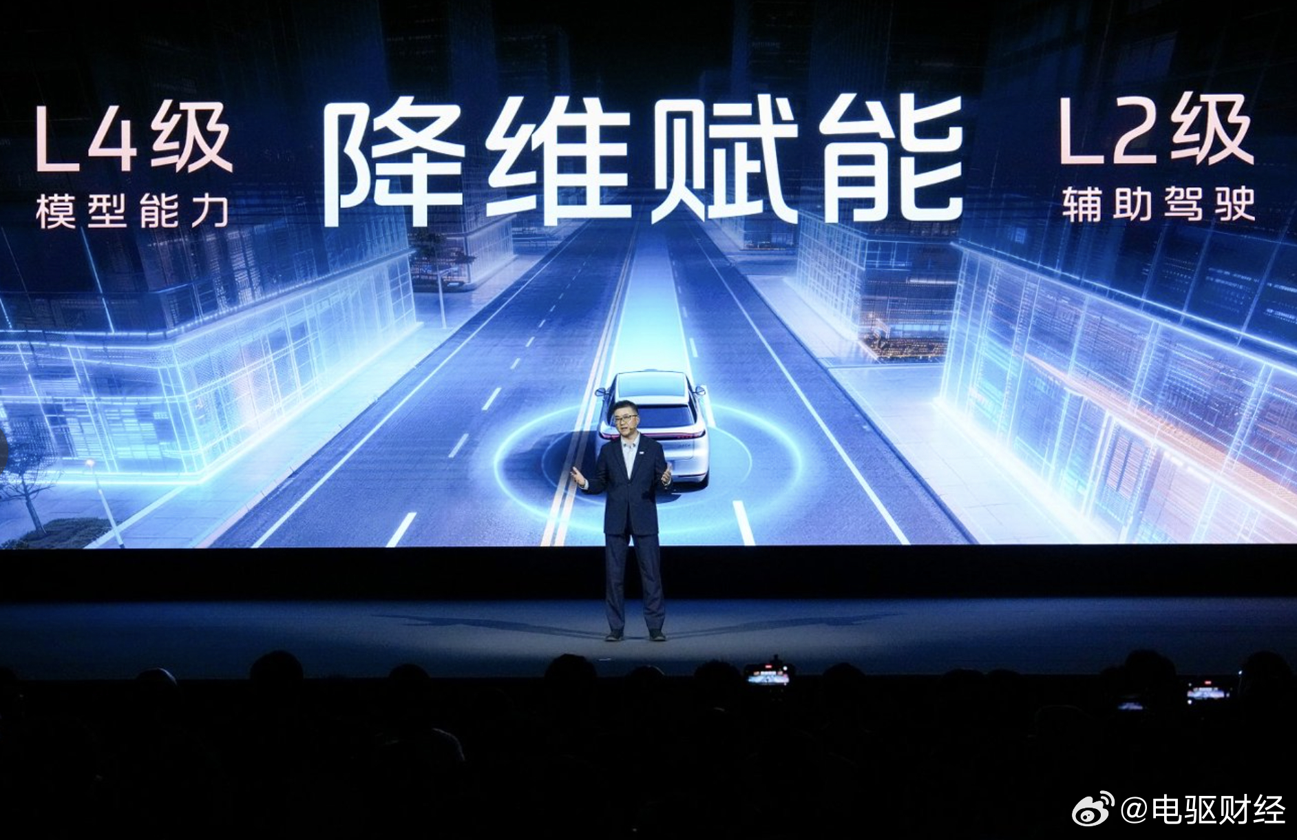 25.98万起！智己LS8开启预售，30万内就能拿下百万级体验，这才是中国家庭“