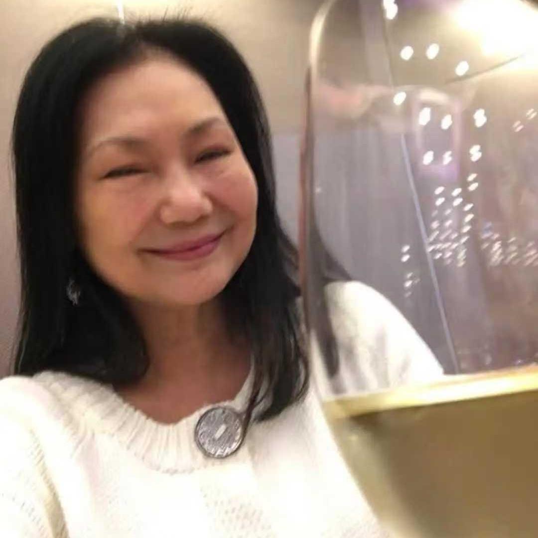 大s的妈妈明确自己需要陪伴，其实就是血包没了，想找一个替代的血包。三姐妹里面大s
