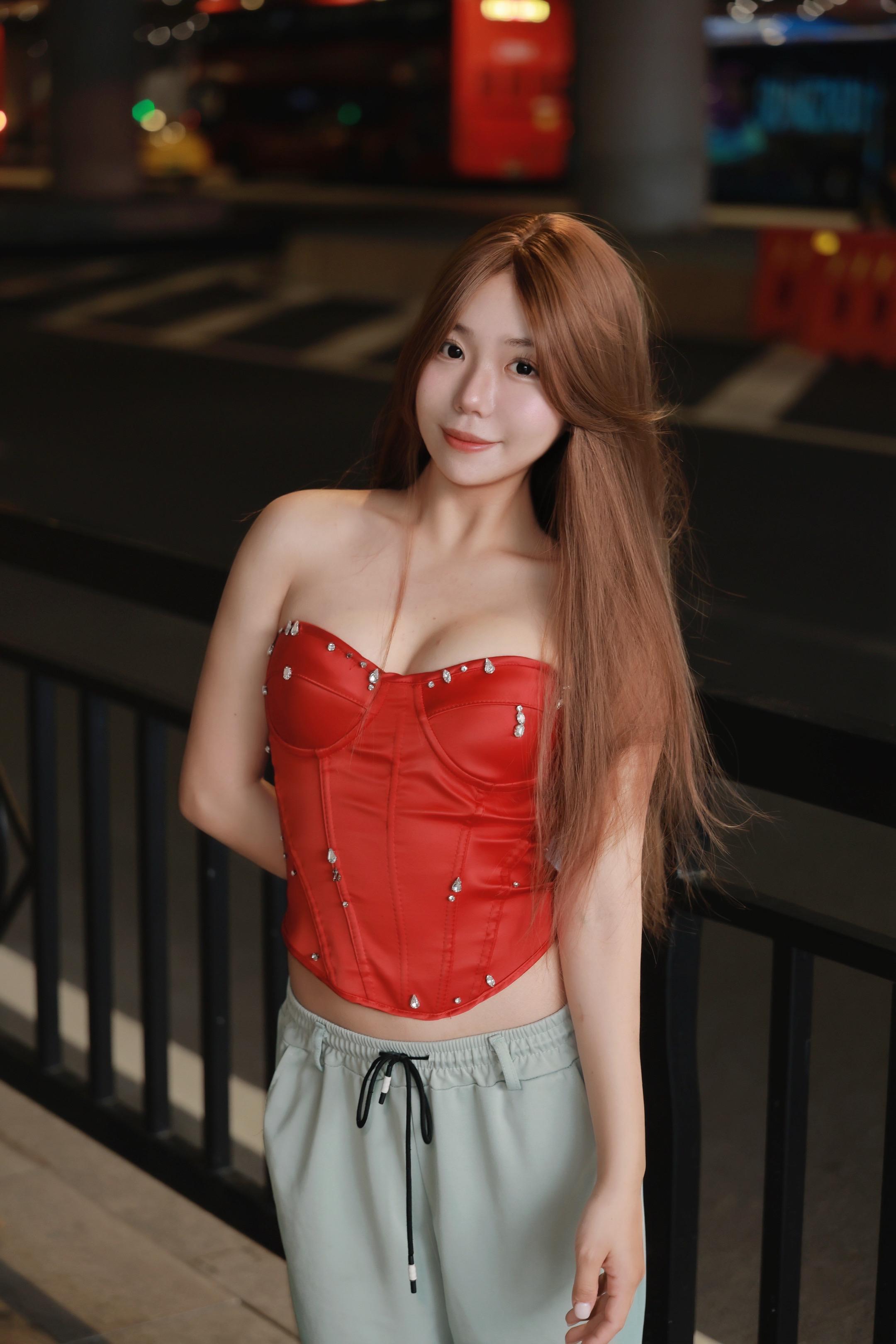 等一场雨停，等一个人来。