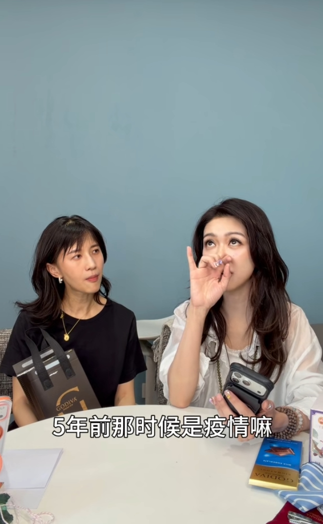 终于看到有个节目正常说「疫情」两个字了，有啥不好说的，怕啥呢？薛凯琪在papi的