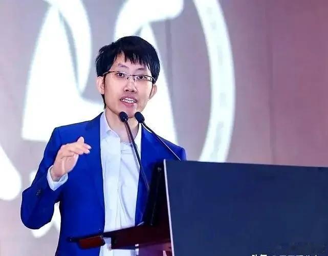 梁文锋称华为芯片一年内平替英伟达梁文锋:英伟达CUDA的护城河在快速地被瓦解。一