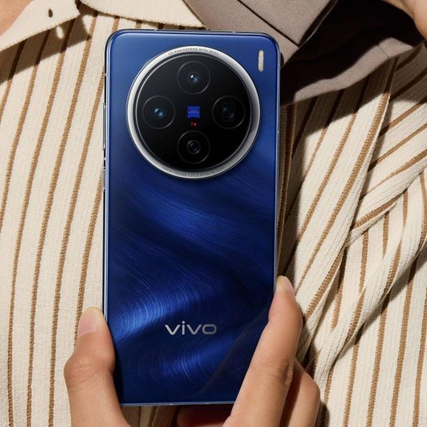 即将在10月份发布的三款新机外观一览，分别是OPPO Find X8，VIVO 