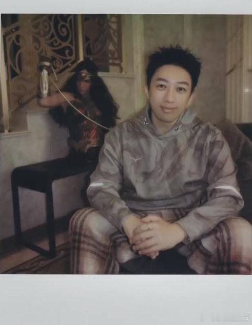 于正瘦成AI照的样子了突然 get 到于正的狠劲了！瘦成 AI 照同款，这毅力真