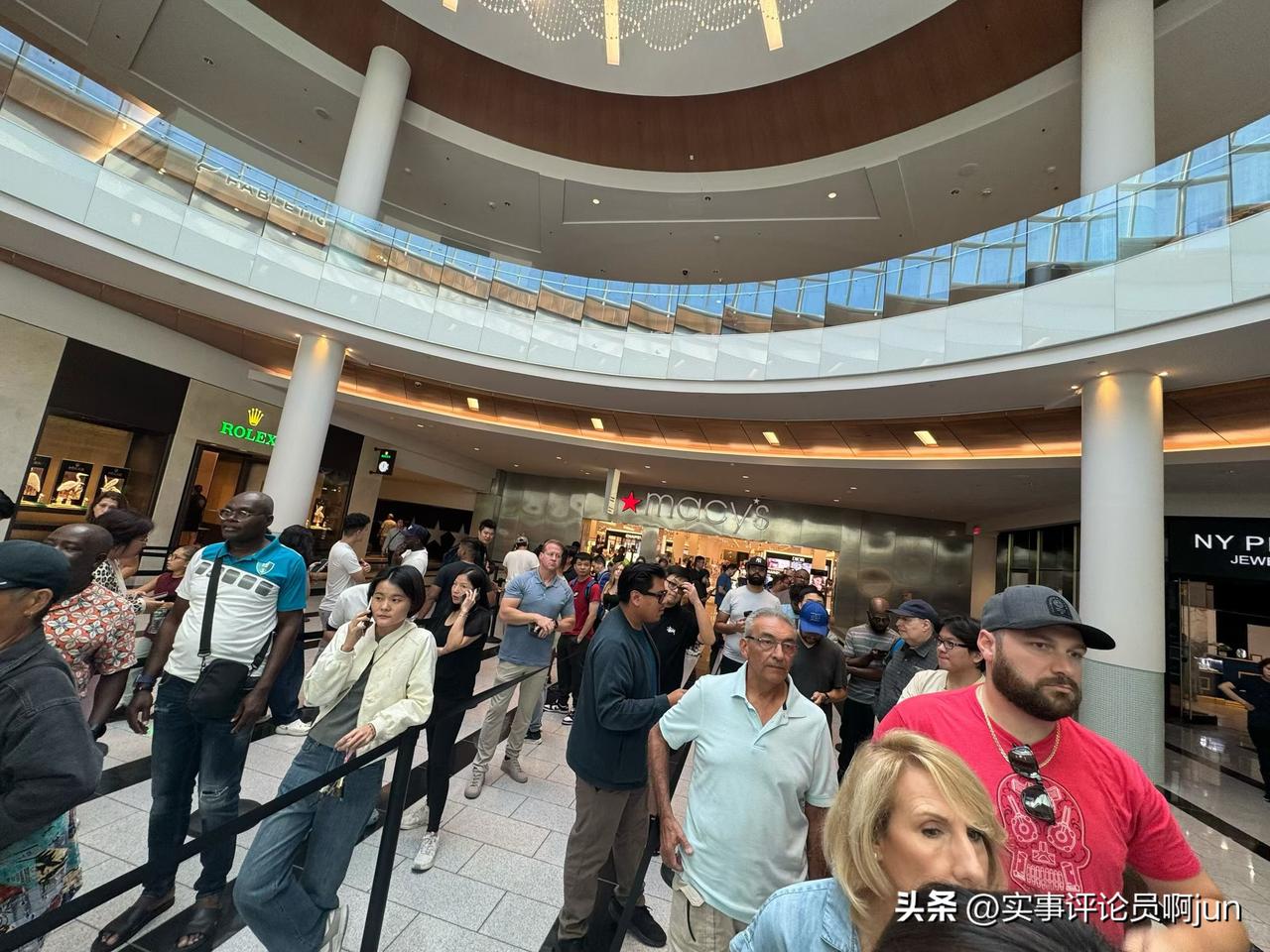 人山人海[吃瓜群众][吃瓜群众]