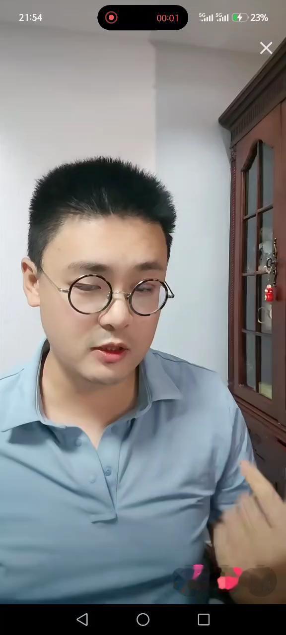 马翔宇昨晚在另一个平台开直播，又把董宇辉拿出来议论，直播过程里，他清清楚楚说了一