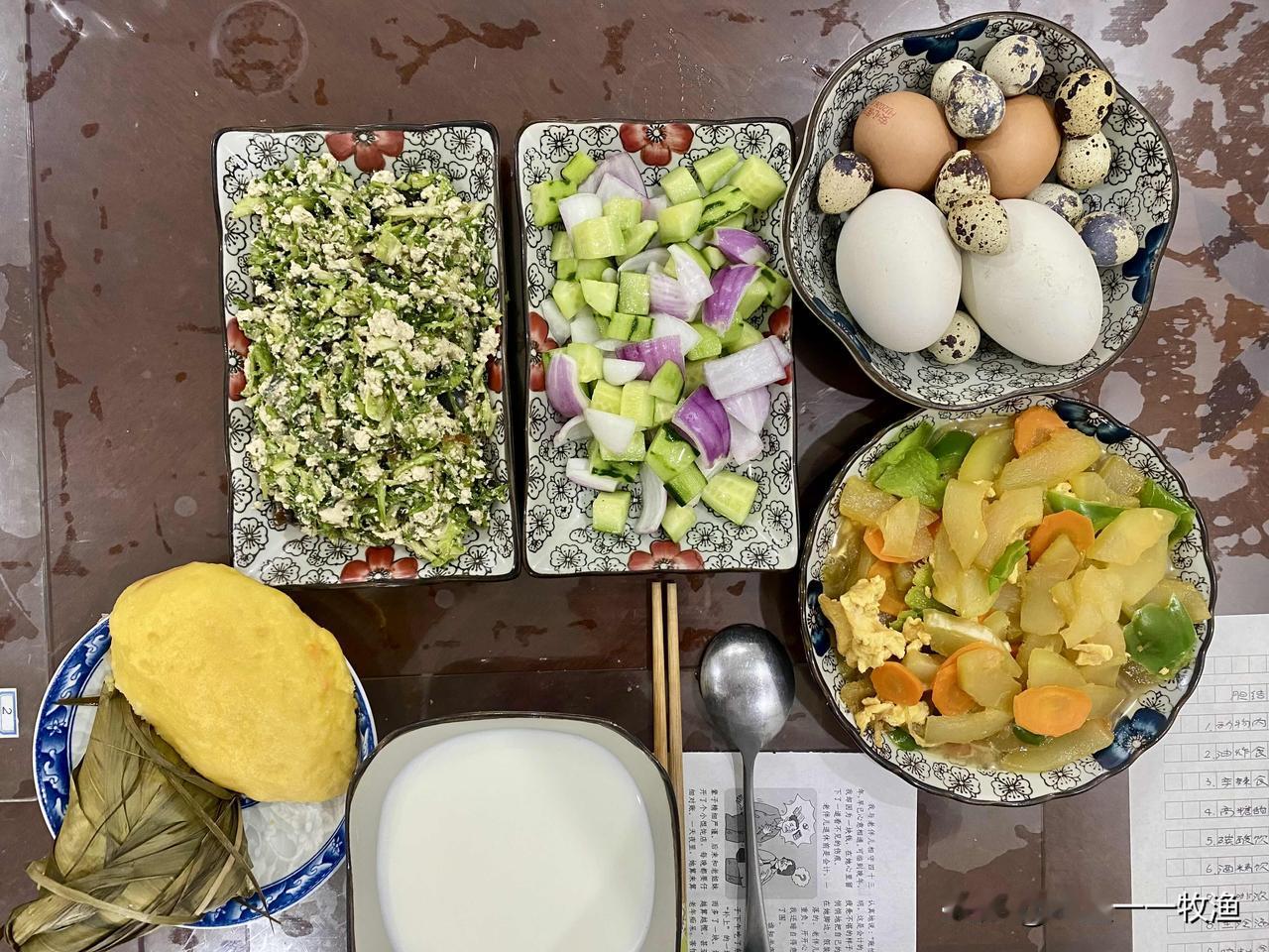 美丽的一天从早餐开始
    我是一天三顿一顿不落，而且绝不对付。这不，今天早晨