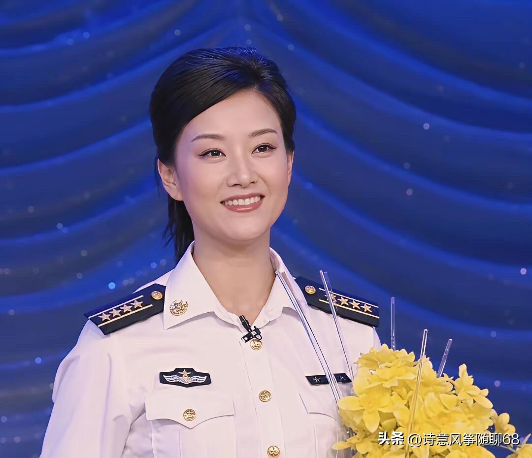 虽然女神是奔60岁的年纪，但本人很年轻，身材高挑苗条、腰细腿长、皮肤特别的白，一