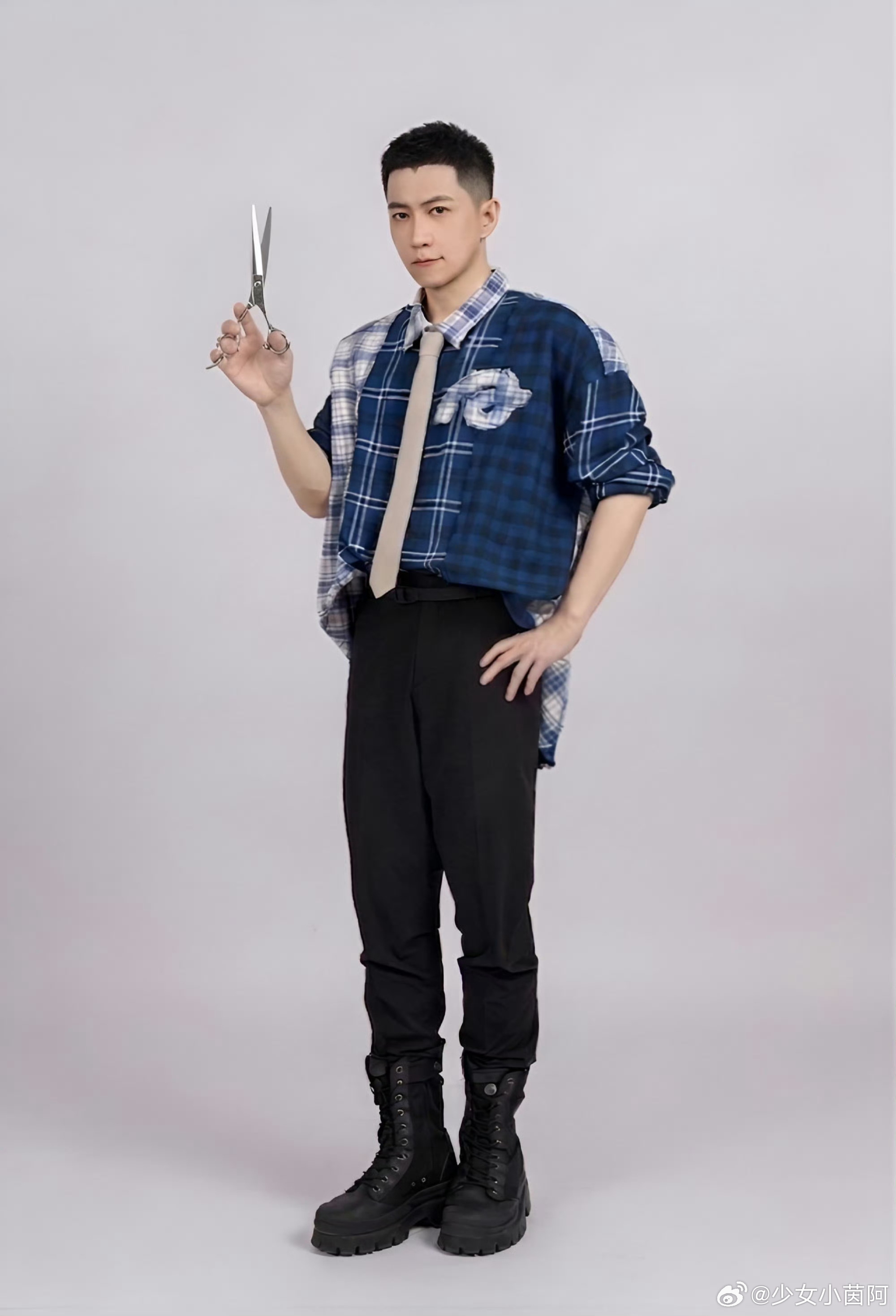 阿信寸头居然第一眼感觉不像是阿信今天这个愚人节末尾又像是开了一个玩笑一样 