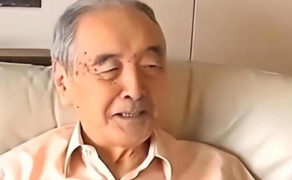 1988年，一名叫做蔡国栋的台湾老兵带着妻子和女儿回到老家看望原配妻子，谁料原配