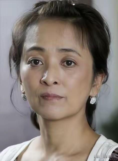 一婚嫁日本人，二婚美国、三婚法国，就是不嫁中国的她，现状如何。

这个人叫李勤勤