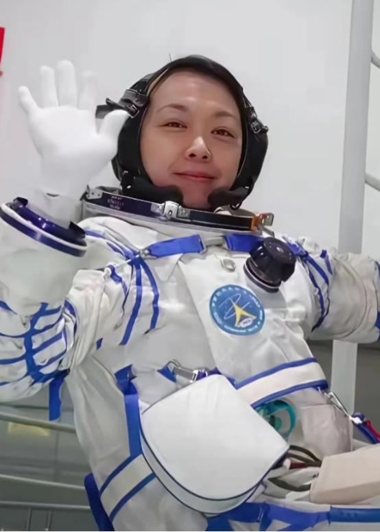 香港首位航天员黎家盈，刚上天宫还没满10天，就接到了一个特殊的新任务。香港特区政