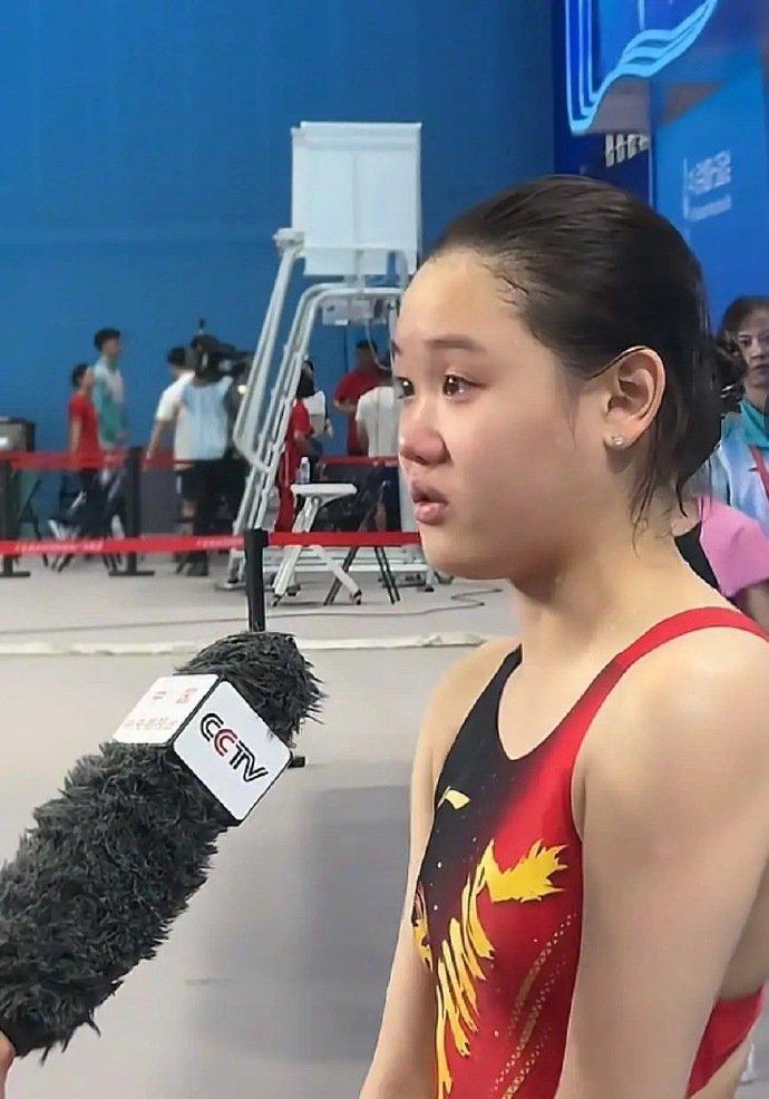 泪中藏光！21岁张家齐虽憾未夺牌，拼搏之路已是传奇
 
赛后混采区，21岁的张家