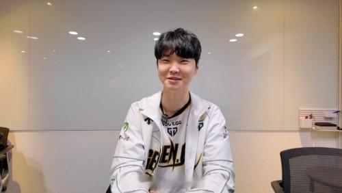 Chovy采访中怒赞Faker：他做得太棒了 逆境翻盘时我都会想起他！“看着决赛