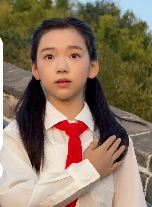 全网刷屏！长城小酒窝治愈无数人，这才是中国少年最美模样
 
最近长城上“小酒窝”