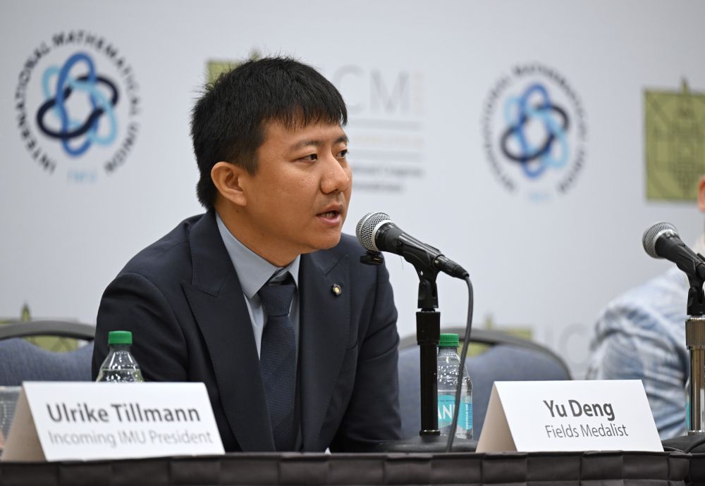 新科菲尔兹奖得主邓煜：为中国数学进步感到鼓舞新华社美国费城7月24日电（记者徐静