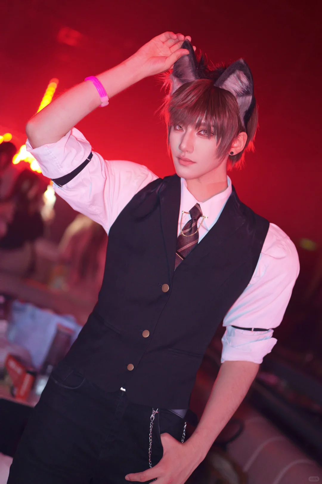 灰狼执事，随时听候吩咐。