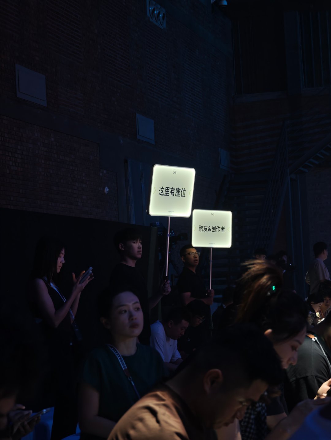 有“00后”整顿职场内味了，直接显示“这里有座位”哈哈哈哈，简单直接有效小鹏mo