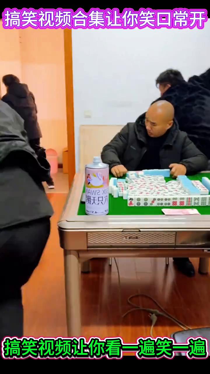 搞笑视频合集让你笑口常开。
搞笑视频让你看一遍笑一遍。
·如果不是亲眼所见我是万