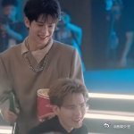 #黄明昊跟毕雯珺撒娇#乐华家演中的有爱瞬间：黄明昊撒娇使毕雯珺吃黄瓜，“内娱妲己