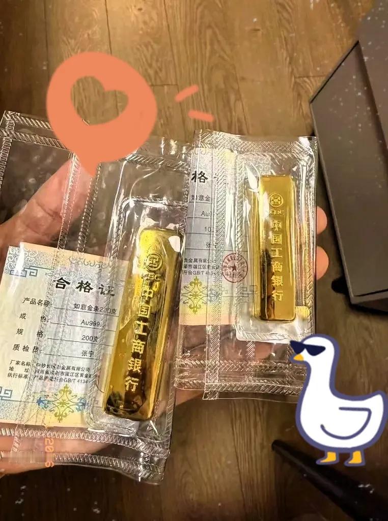 6月1日当天，

金价出现异常情况，

大盘金价正常情况下是先跌后平稳，但金店金