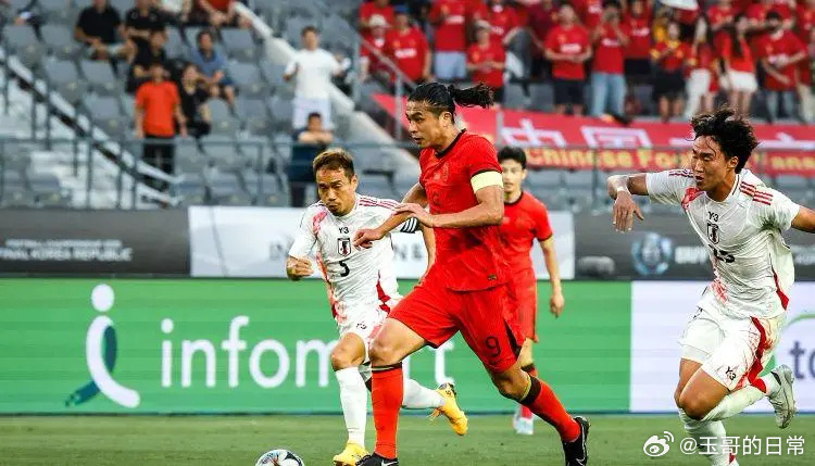 国足确定四名队长人选据国内某权威体育媒体透露，新一期中国男足已敲定队长人选，共四