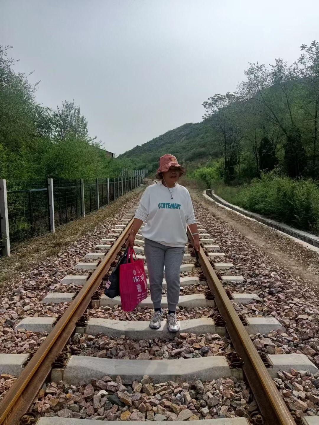 昨天和一个打麻将的姐妹聊天，她说她睡眠不好，便秘，其实归根结底就是生活不规律，这