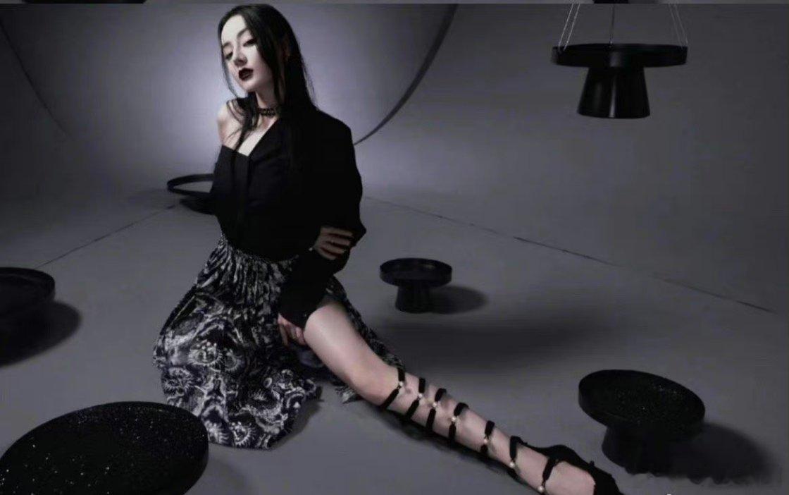 迪丽热巴这腿[赢牛奶][赢牛奶][赢牛奶]这颜值，要不说她吃娱乐圈这碗饭呢？！不