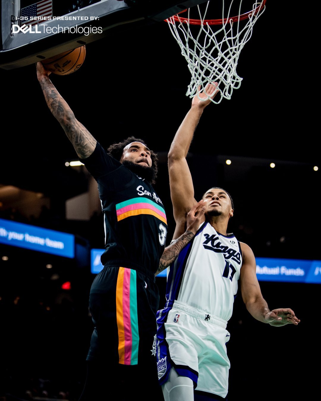 全场比赛结束！马刺139-122击败国王，喜提8连胜🎉马刺（40-16）：文班