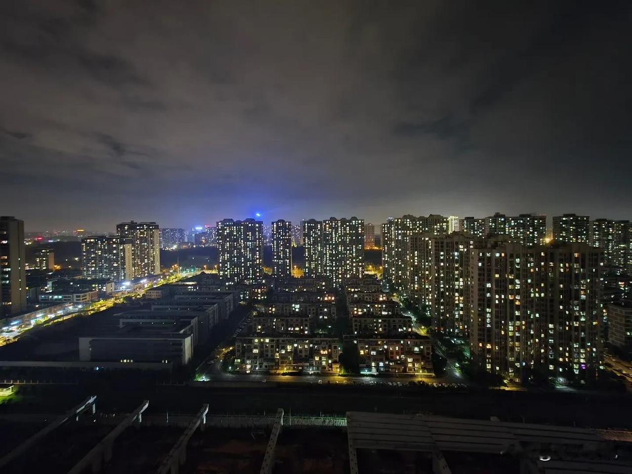 这入住率还可以吧，博主发现，武汉三环内，虽然建了很多房子，容积率也很高，但是入住