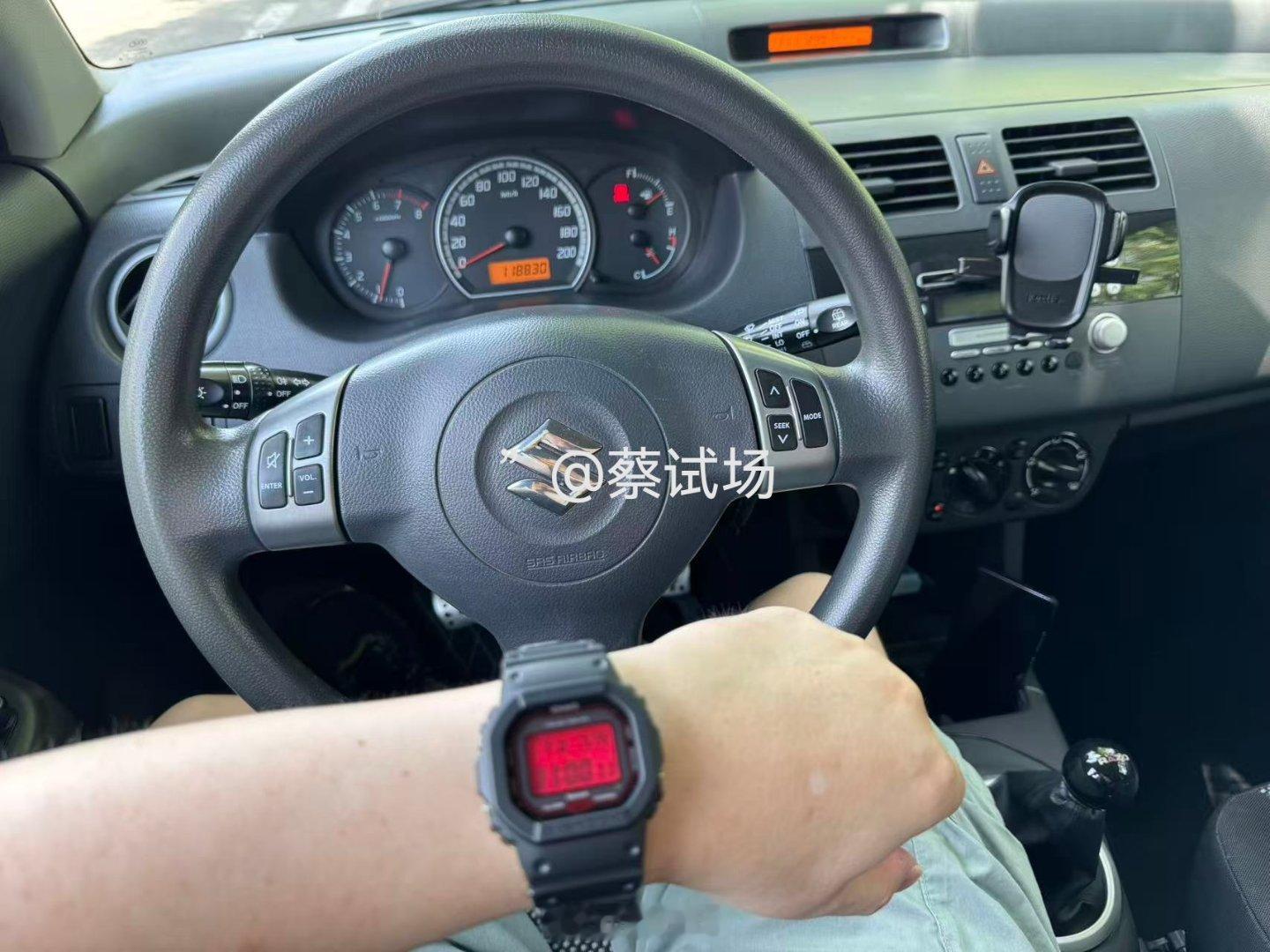 雨燕马上满17年了。趁着晚高峰还没开始，兜一圈。轻巧，直接，纯粹，跟老brz一样