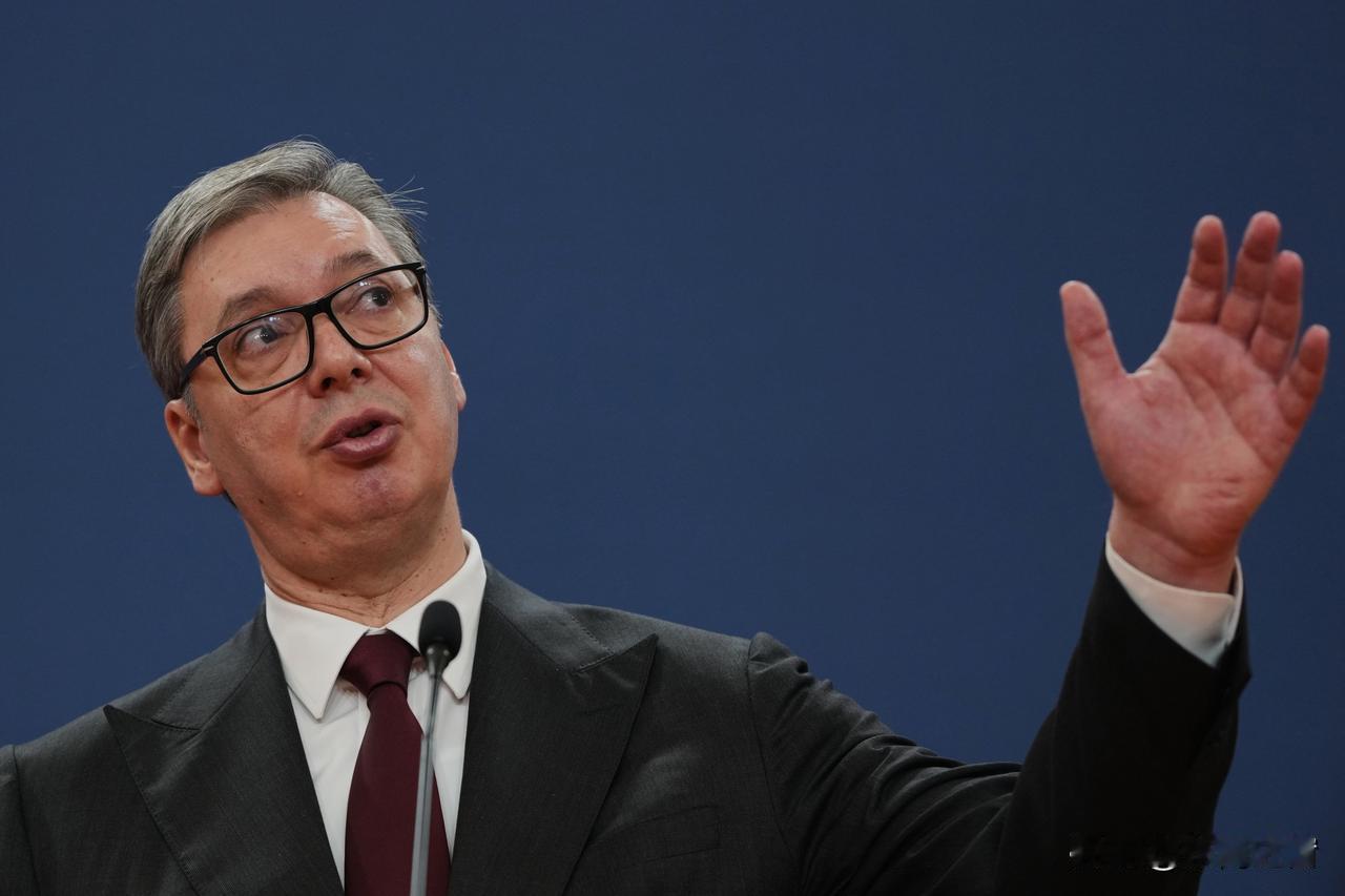 欧洲要亲自下场？武契奇捅破窗户纸，俄罗斯早有后手！
 
塞尔维亚总统武契奇这话太