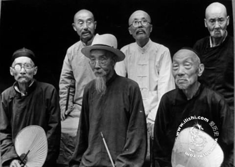 为何乡绅阶级既是王朝的统治基础，又是王朝覆灭的掘墓人？
在古代，乡绅作为地方的精