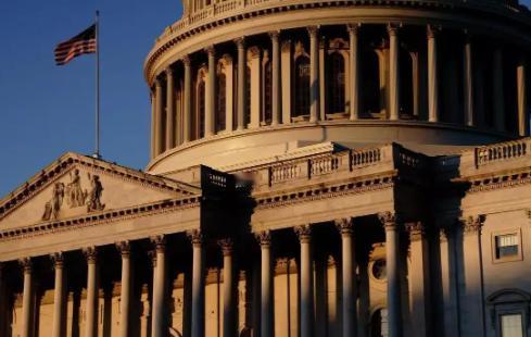 美国正式宣布了！据光明网2025年10月27日报道，美国农业部正式宣布，由于资金