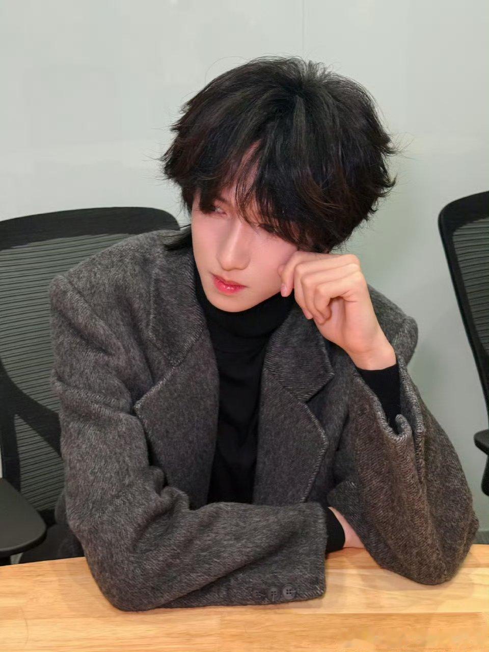 童禹坤今日营业”人和猫”  一样可爱 又乖又萌的两小只今日童步